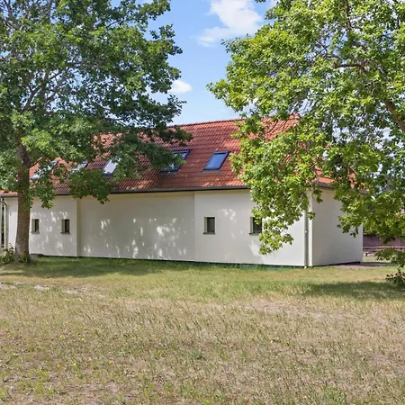 3 Bedroom Awesome In Διαμέρισμα Altenkirchen (Mecklenburg-Vorpommern)