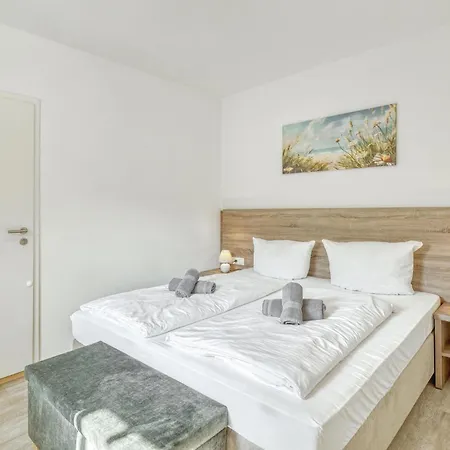 3 Bedroom Awesome In Διαμέρισμα *