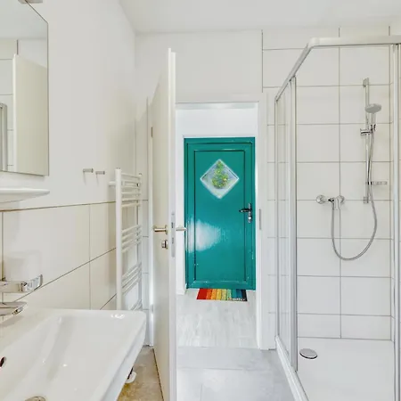 3 Bedroom Awesome In *
