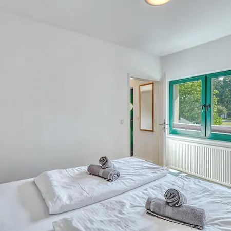 3 Bedroom Awesome In Altenkirchen (Mecklenburg-Vorpommern)