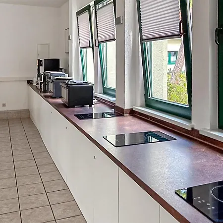 3 Bedroom Awesome In Διαμέρισμα *