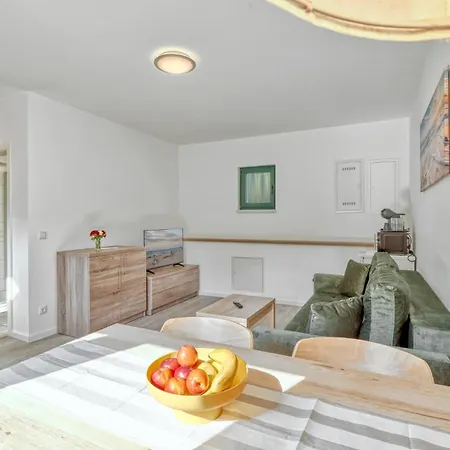 Διαμέρισμα 3 Bedroom Awesome In *